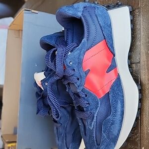 New Balance 327 Trendy Women's 5.5 in Blue/Red